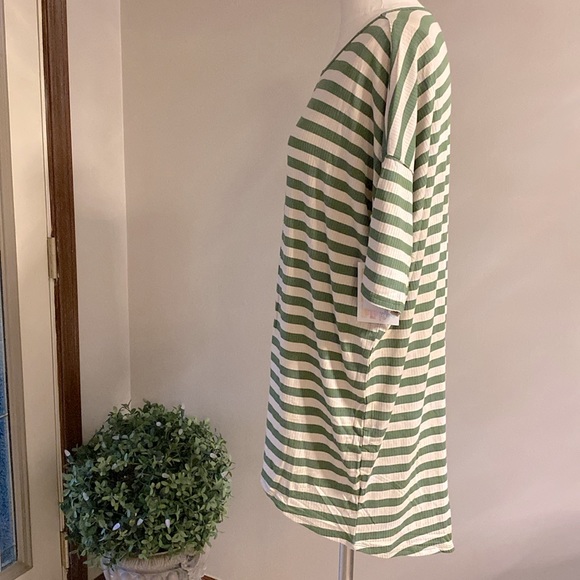 LulaRoe women’s sage green and white striped high-low top short sleeve size M - Picture 5 of 11
